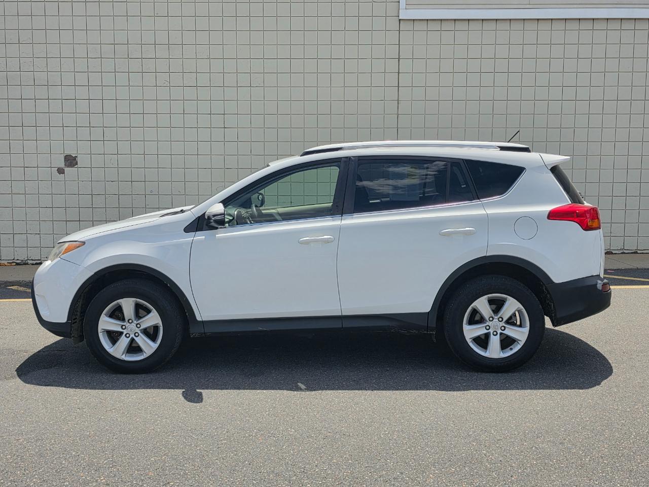 Toyota RAV4 AWD 4dr XLE (Natl) 2013