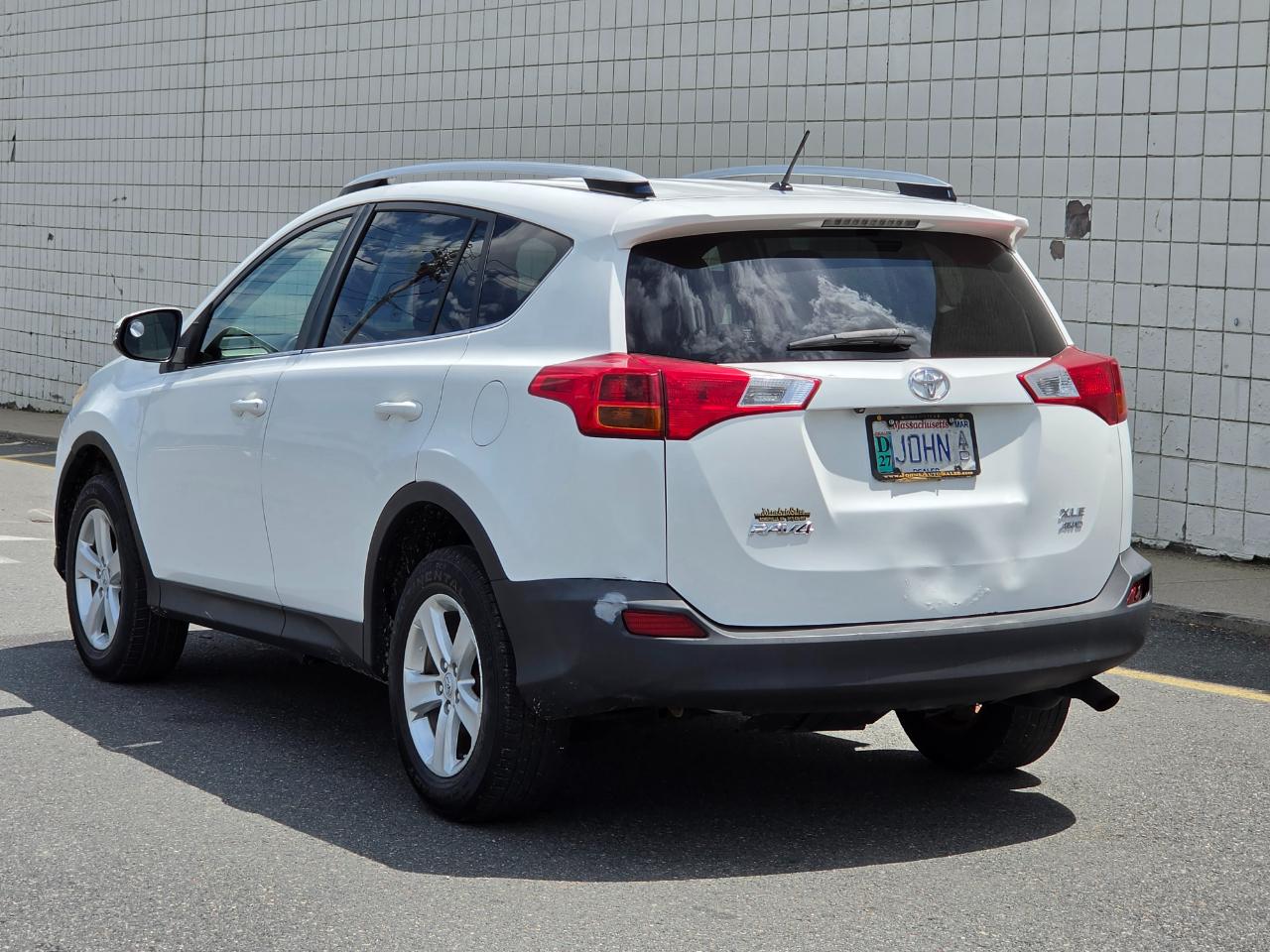 Toyota RAV4 AWD 4dr XLE (Natl) 2013