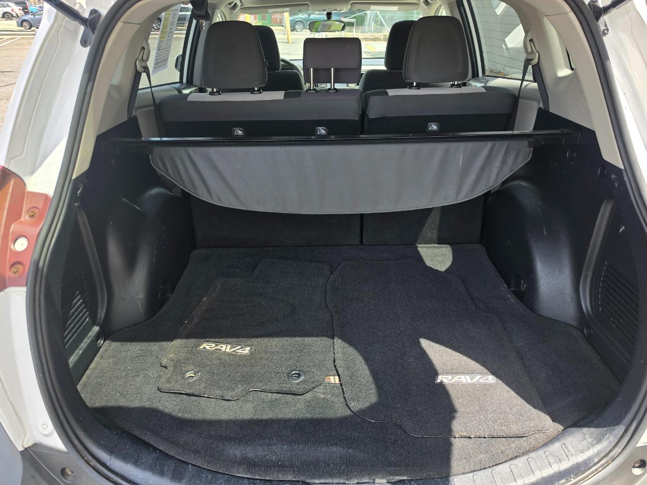 Toyota RAV4 AWD 4dr XLE (Natl) 2013