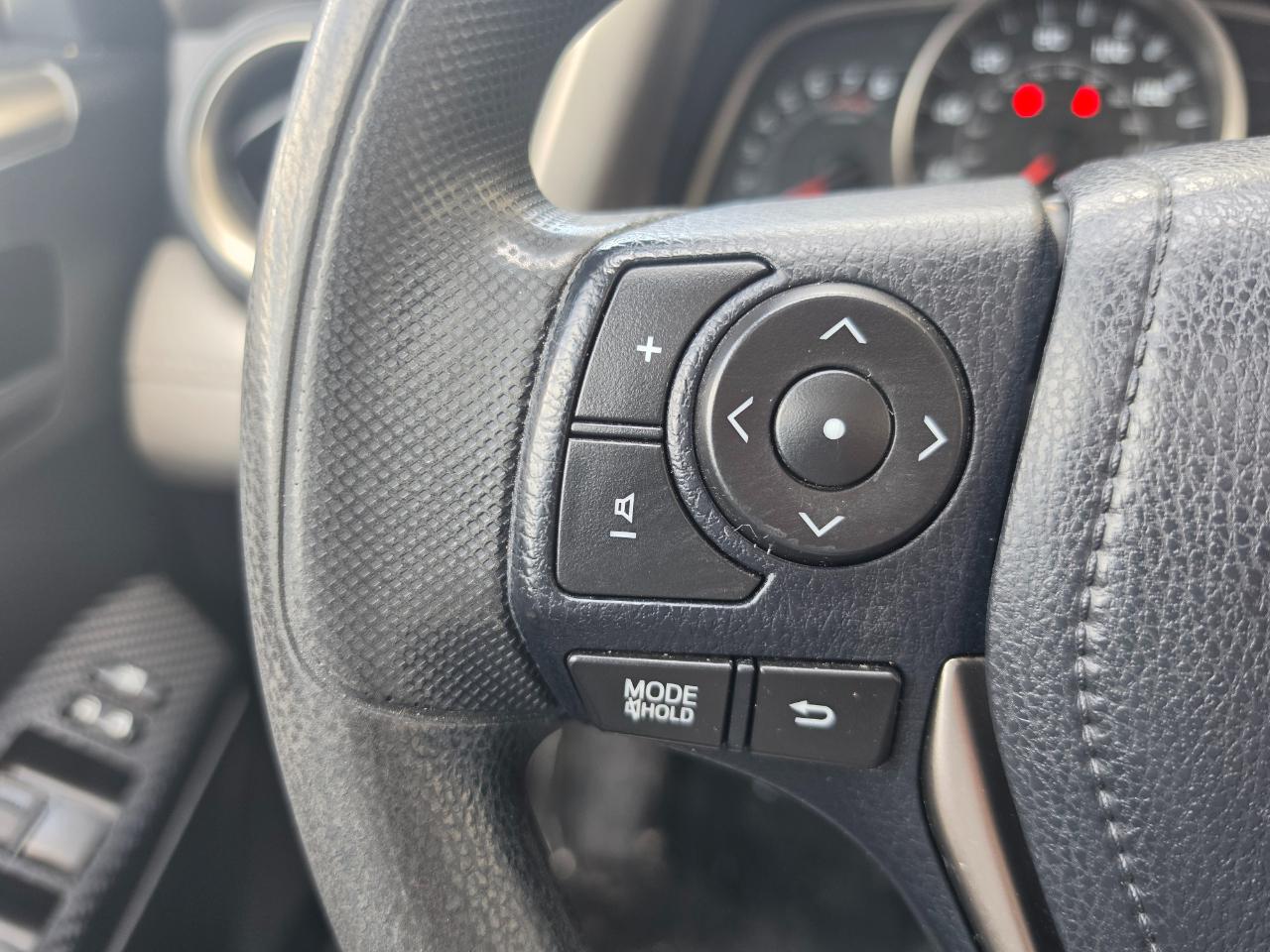 Toyota RAV4 AWD 4dr XLE (Natl) 2013