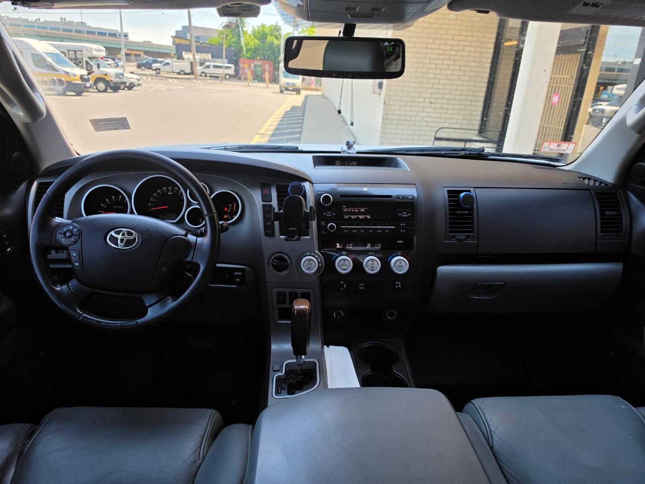 Toyota Tundra 4WD Truck CrewMax 5.7L V8 6-Spd AT LTD (Natl) 2010