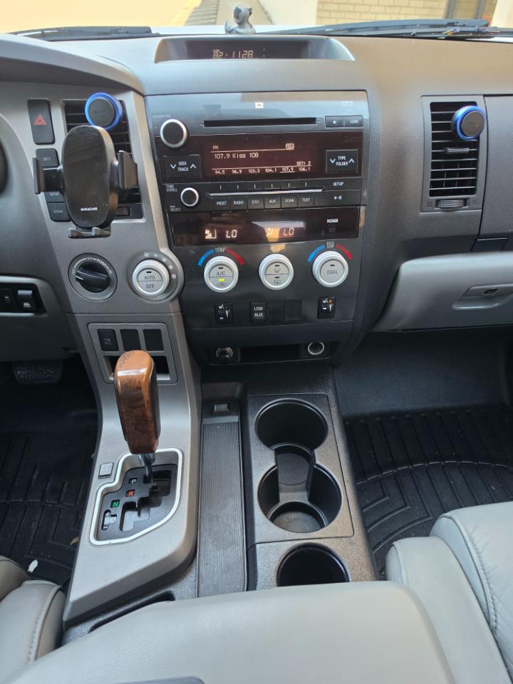 Toyota Tundra 4WD Truck CrewMax 5.7L V8 6-Spd AT LTD (Natl) 2010