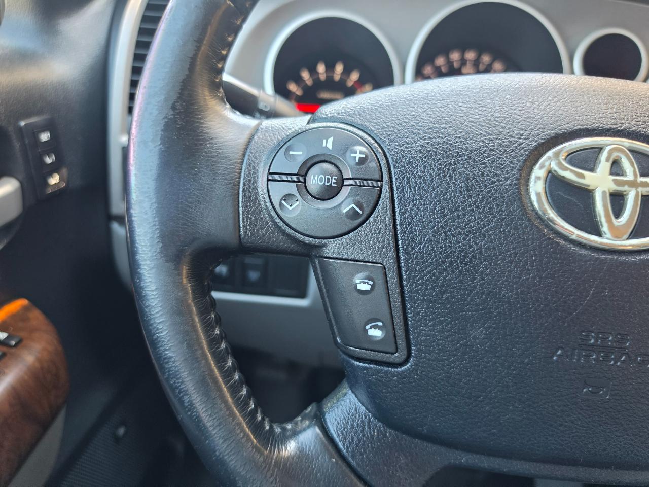 Toyota Tundra 4WD Truck CrewMax 5.7L V8 6-Spd AT LTD (Natl) 2010