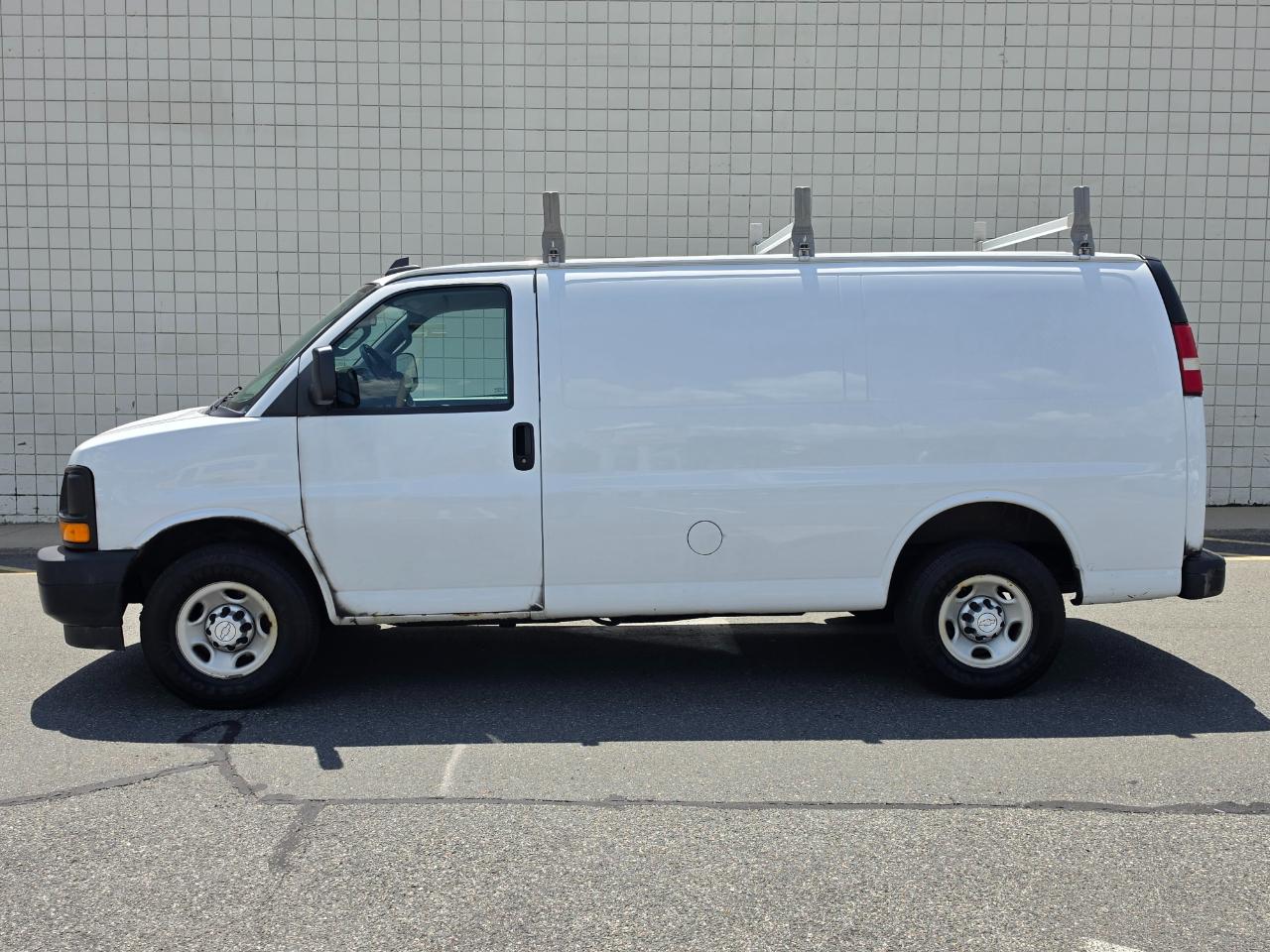 Chevrolet Express Cargo Van RWD 2500 135" 2017