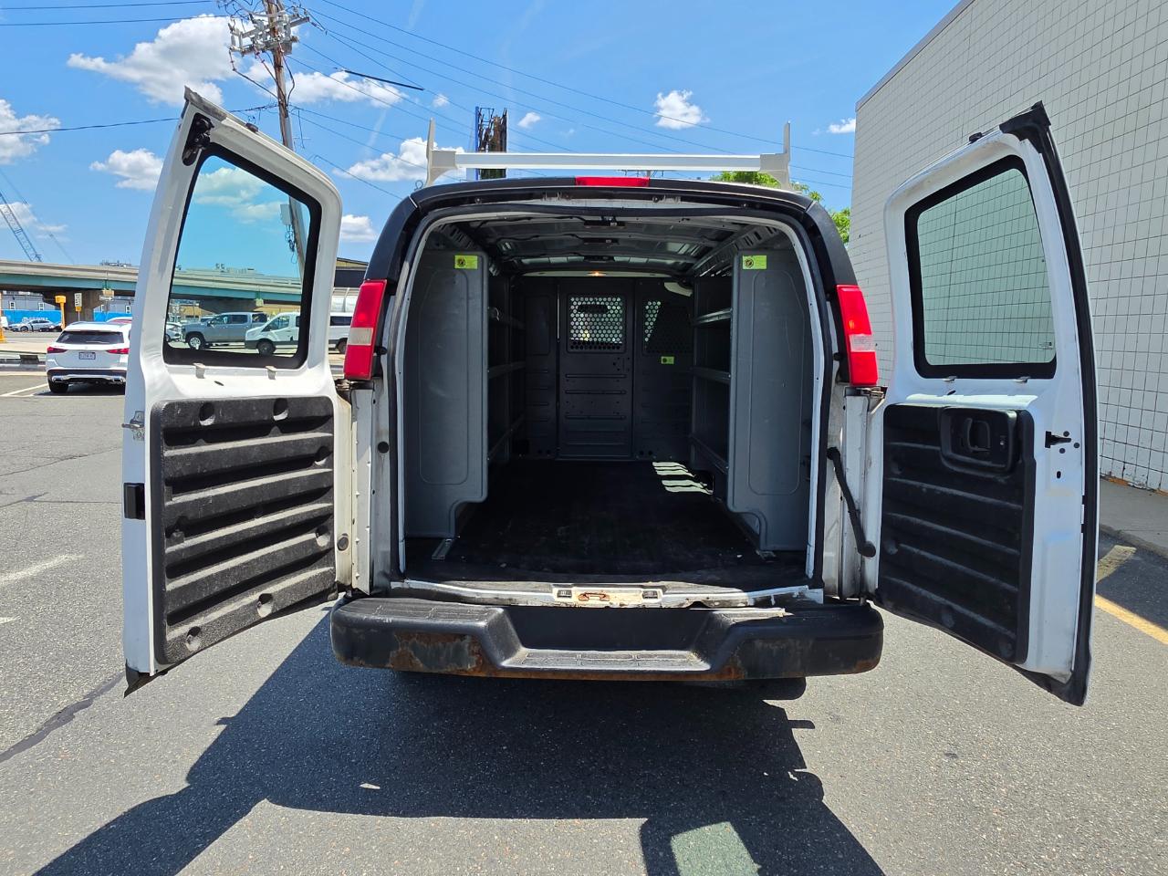 Chevrolet Express Cargo Van RWD 2500 135" 2017