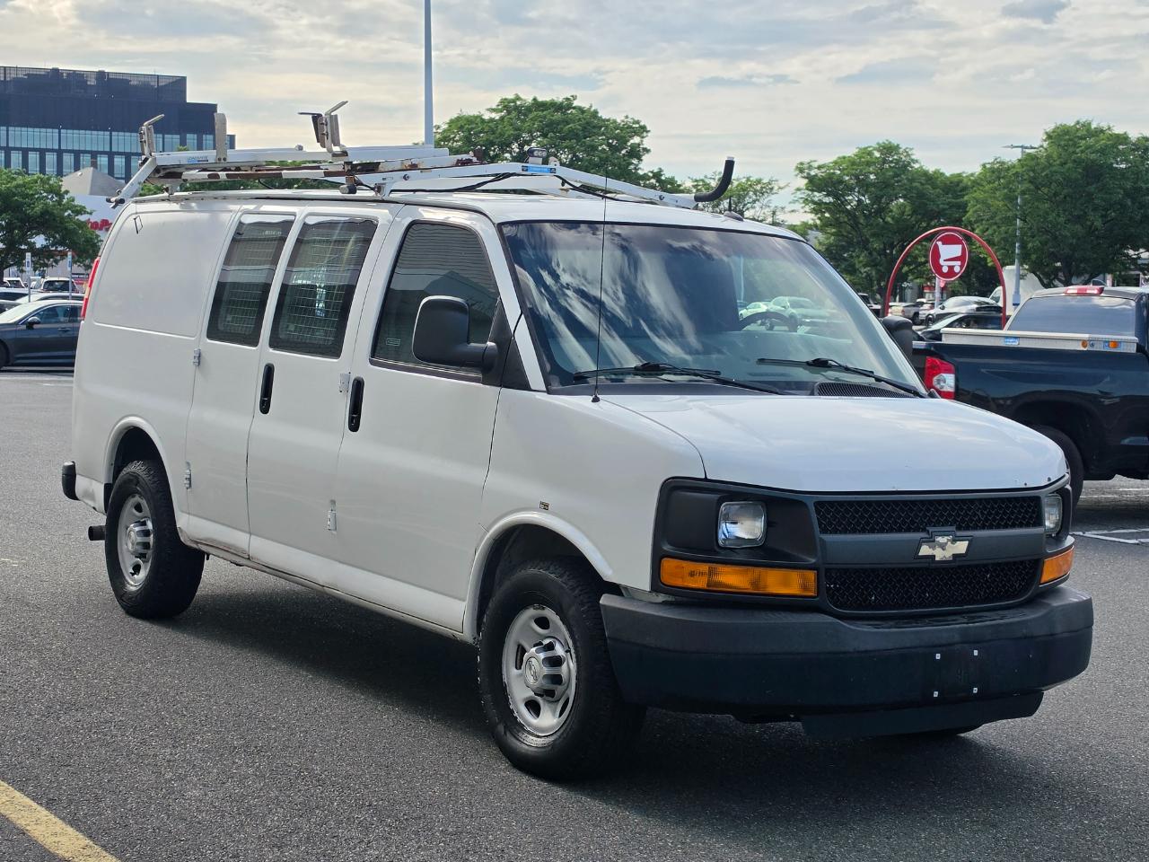 Chevrolet Express Cargo Van RWD 2500 135" 2015