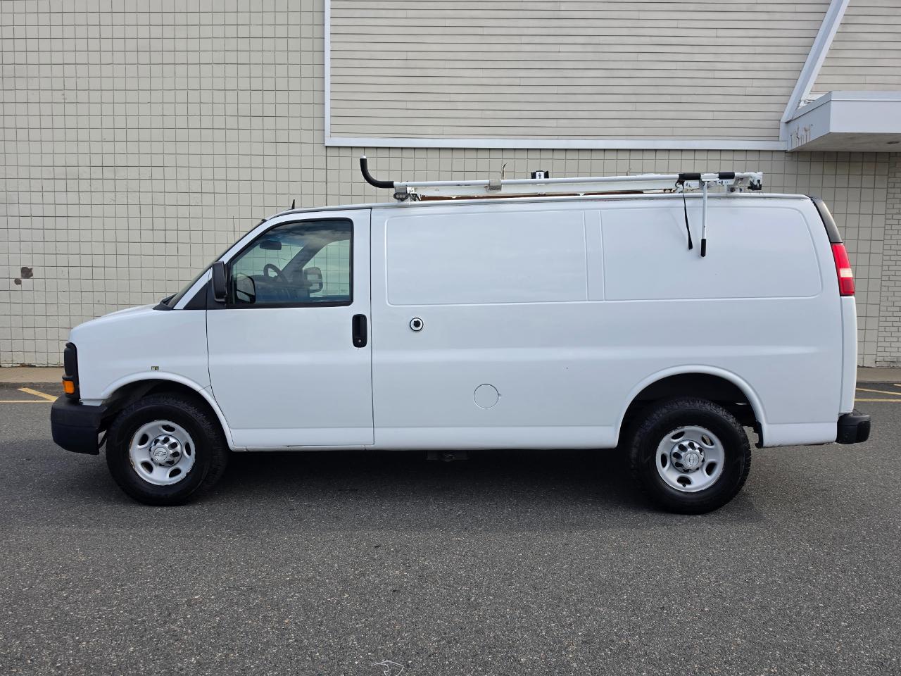 Chevrolet Express Cargo Van RWD 2500 135" 2015