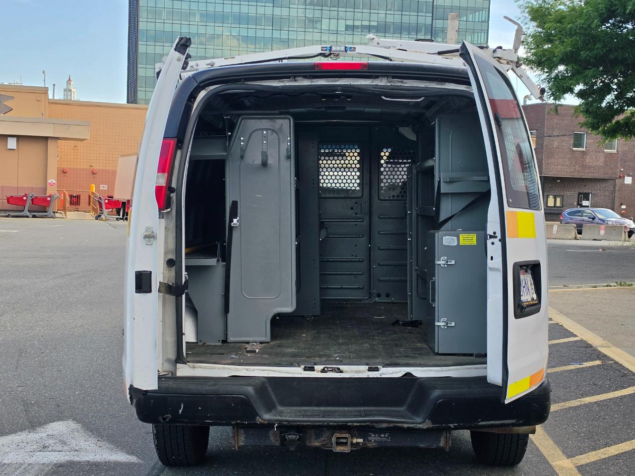 Chevrolet Express Cargo Van RWD 2500 135" 2015