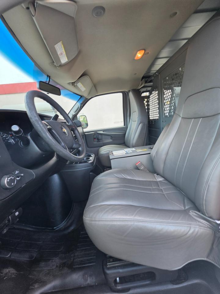 Chevrolet Express Cargo Van RWD 2500 135" 2015