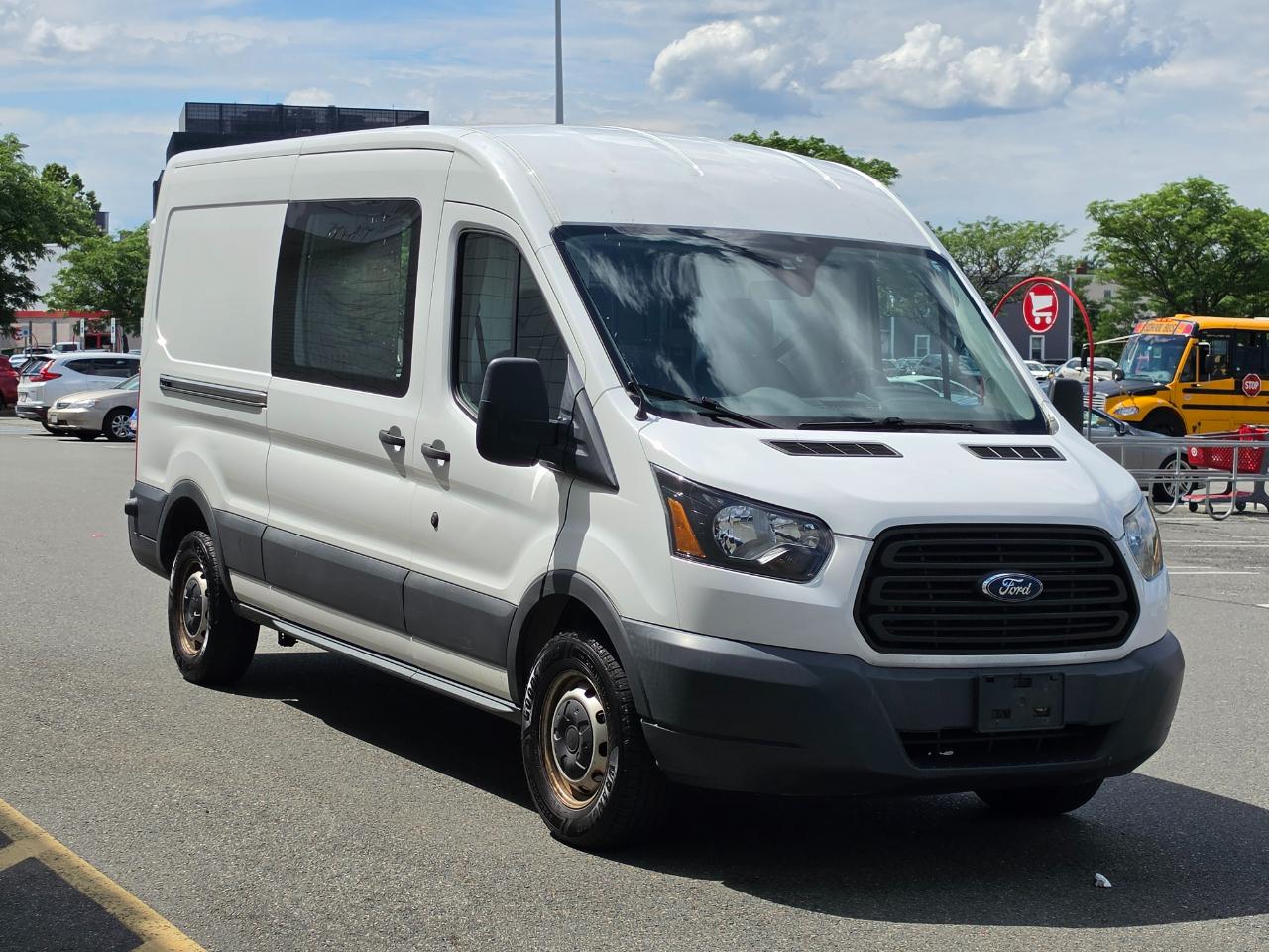 Ford Transit Van T-250 148" Med Rf 9000 GVWR Sliding RH Dr 2017