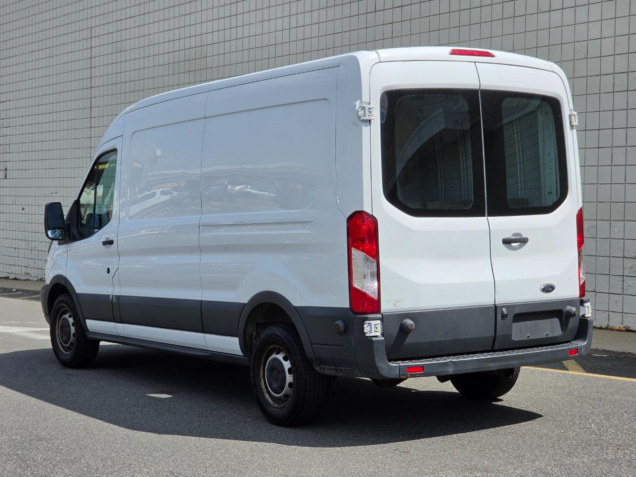 Ford Transit Van T-250 148" Med Rf 9000 GVWR Sliding RH Dr 2017