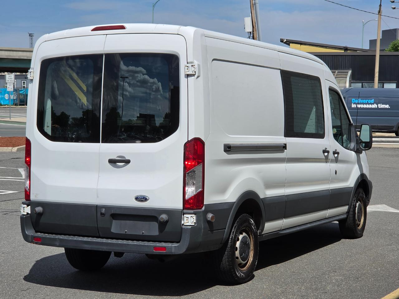 Ford Transit Van T-250 148" Med Rf 9000 GVWR Sliding RH Dr 2017