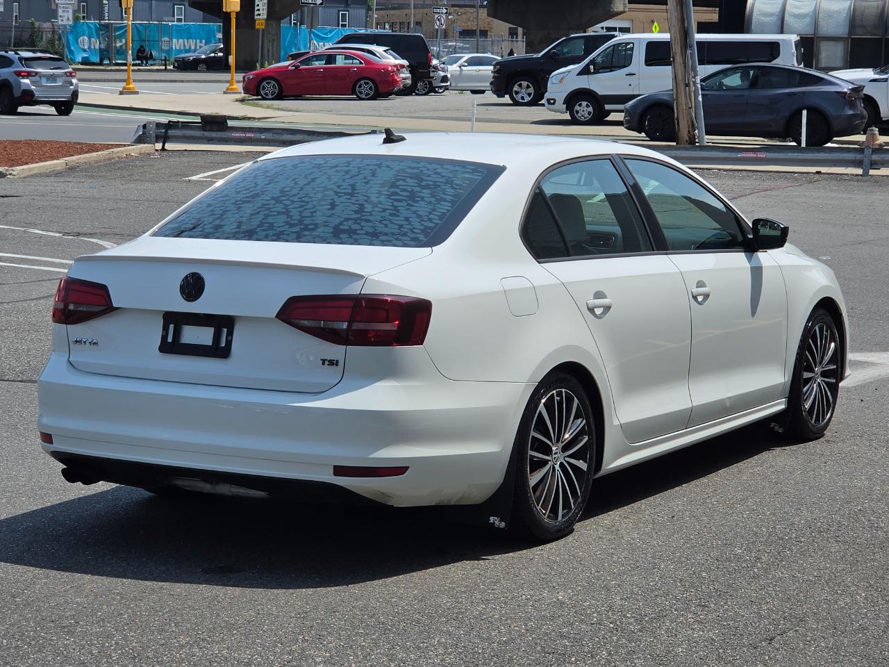 Volkswagen Jetta Sedan 4dr Auto 1.8T Sport PZEV 2016