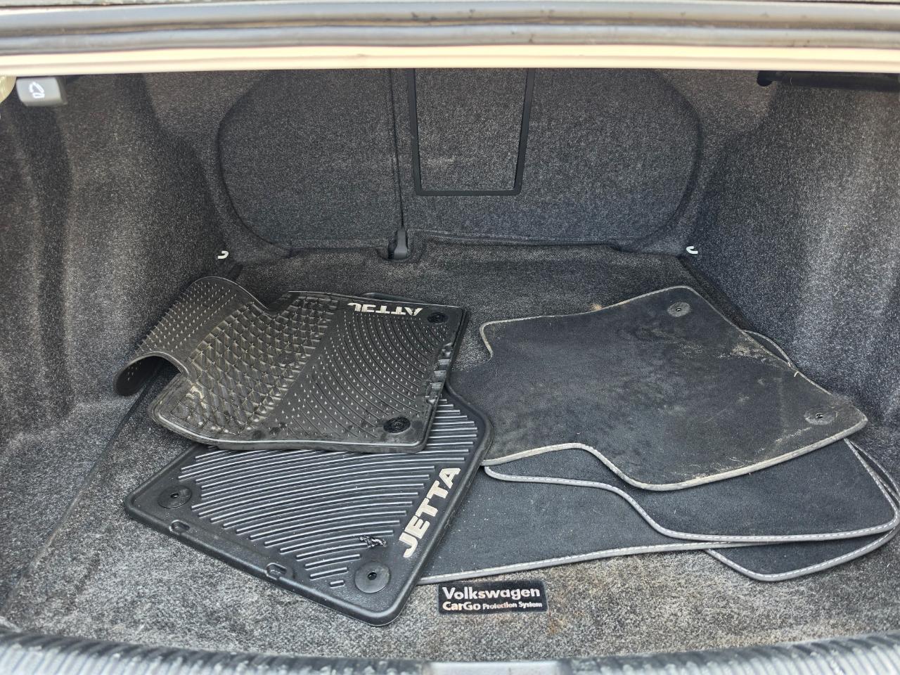 Volkswagen Jetta Sedan 4dr Auto 1.8T Sport PZEV 2016