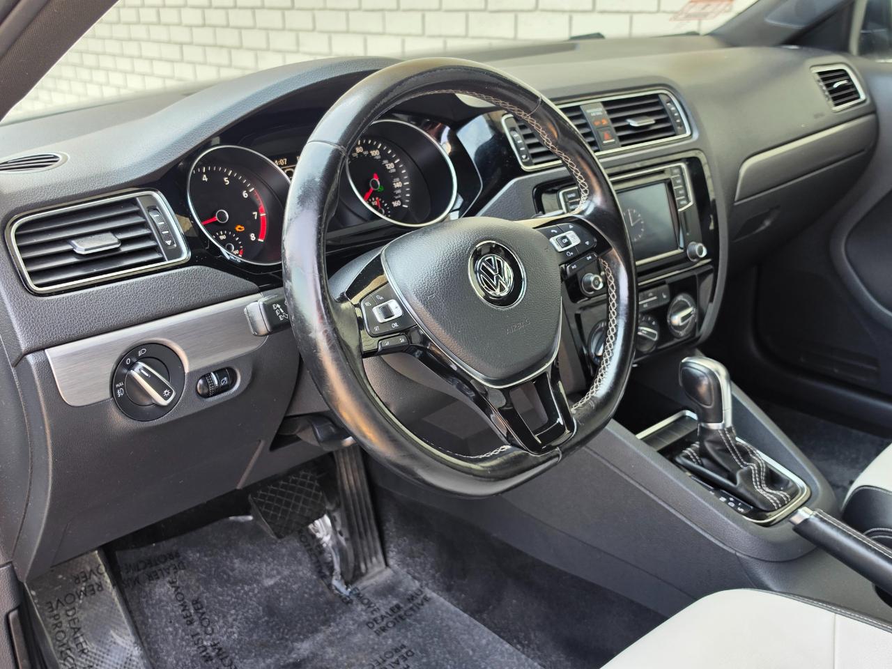 Volkswagen Jetta Sedan 4dr Auto 1.8T Sport PZEV 2016