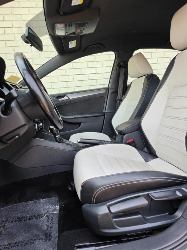 Volkswagen Jetta Sedan 4dr Auto 1.8T Sport PZEV 2016