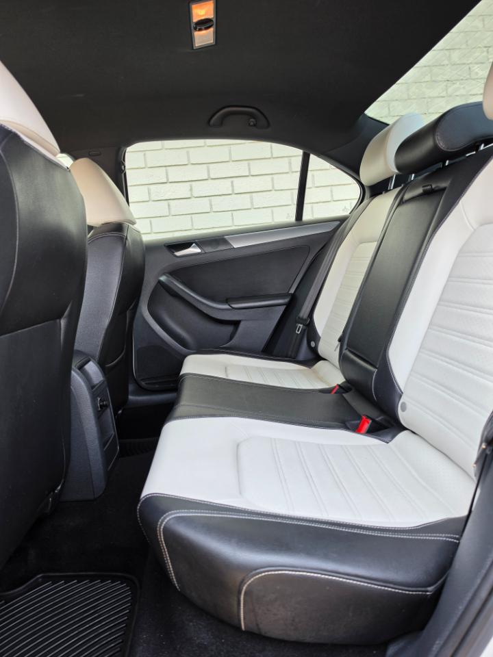 Volkswagen Jetta Sedan 4dr Auto 1.8T Sport PZEV 2016