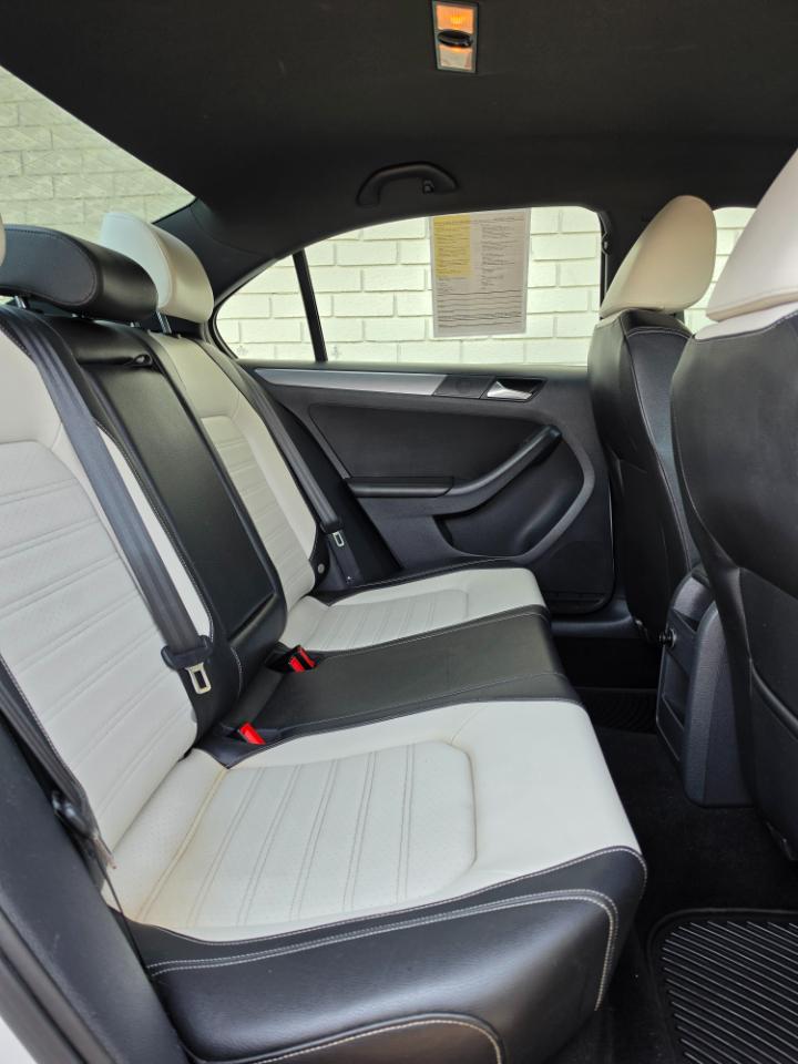 Volkswagen Jetta Sedan 4dr Auto 1.8T Sport PZEV 2016