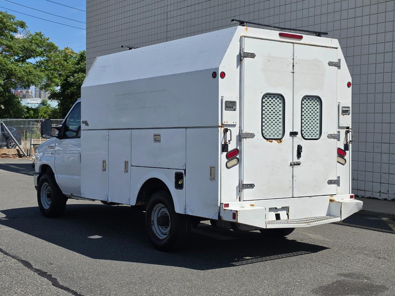 Ford Econoline Commercial Cutaway E-350 Super Duty 138" SRW 2014