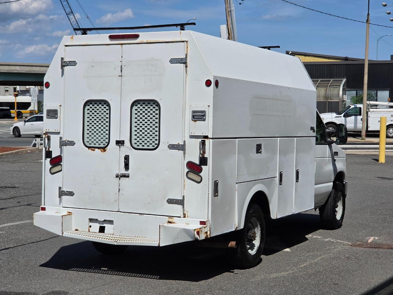 Ford Econoline Commercial Cutaway E-350 Super Duty 138" SRW 2014
