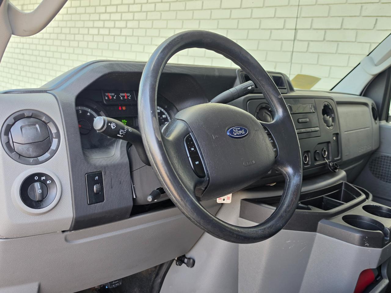 Ford Econoline Commercial Cutaway E-350 Super Duty 138" SRW 2014