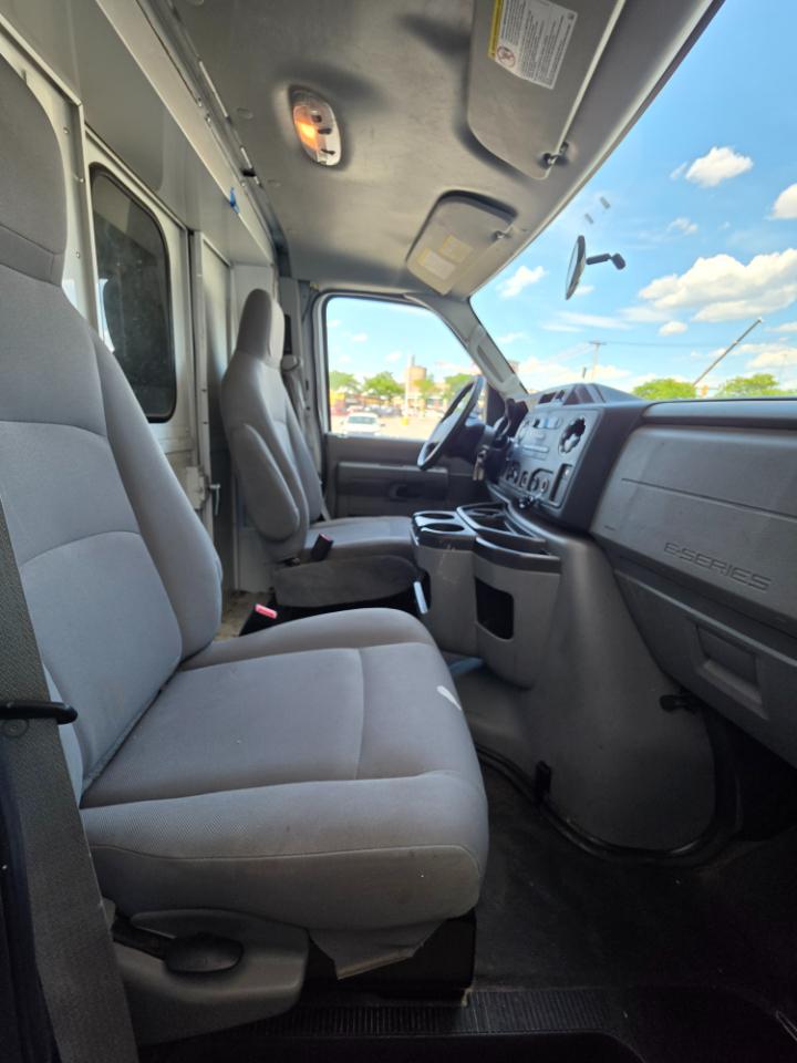 Ford Econoline Commercial Cutaway E-350 Super Duty 138" SRW 2014