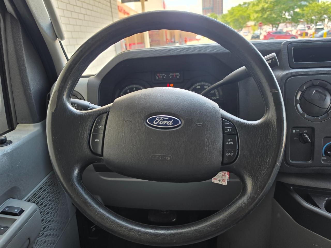 Ford Econoline Commercial Cutaway E-350 Super Duty 138" SRW 2014