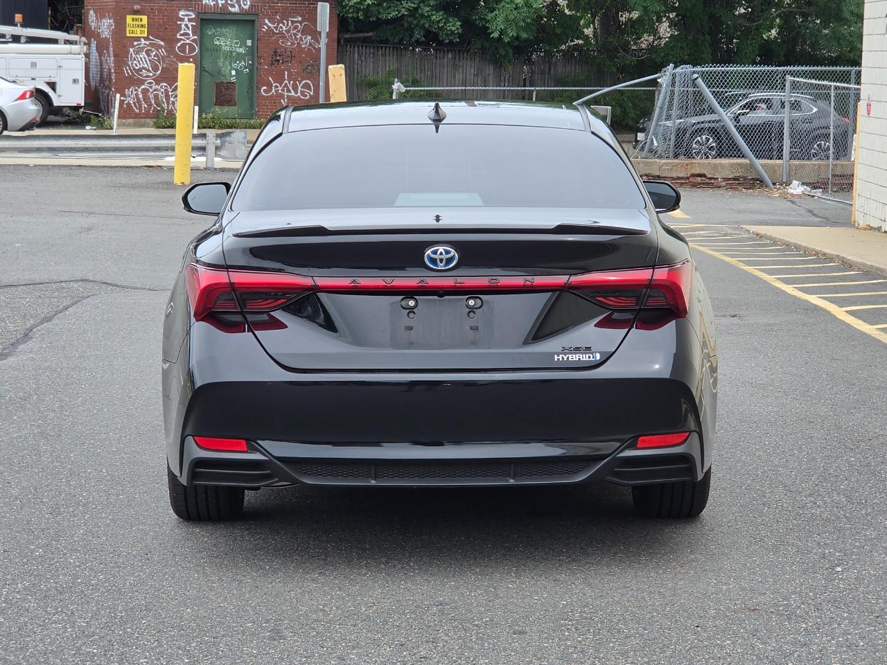 Toyota Avalon Hybrid XSE FWD (Natl) 2021