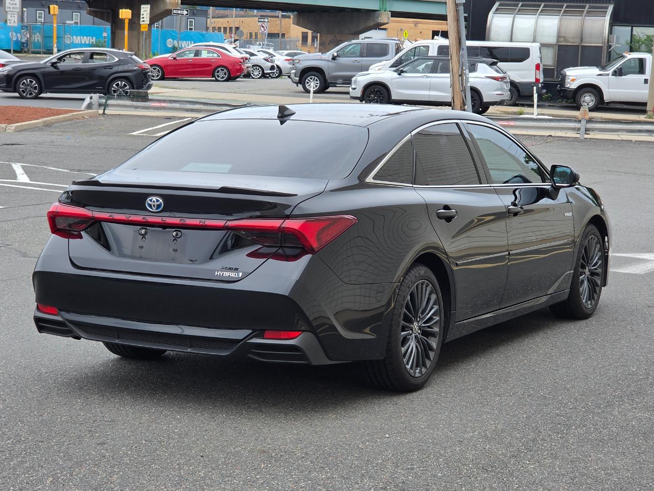 Toyota Avalon Hybrid XSE FWD (Natl) 2021