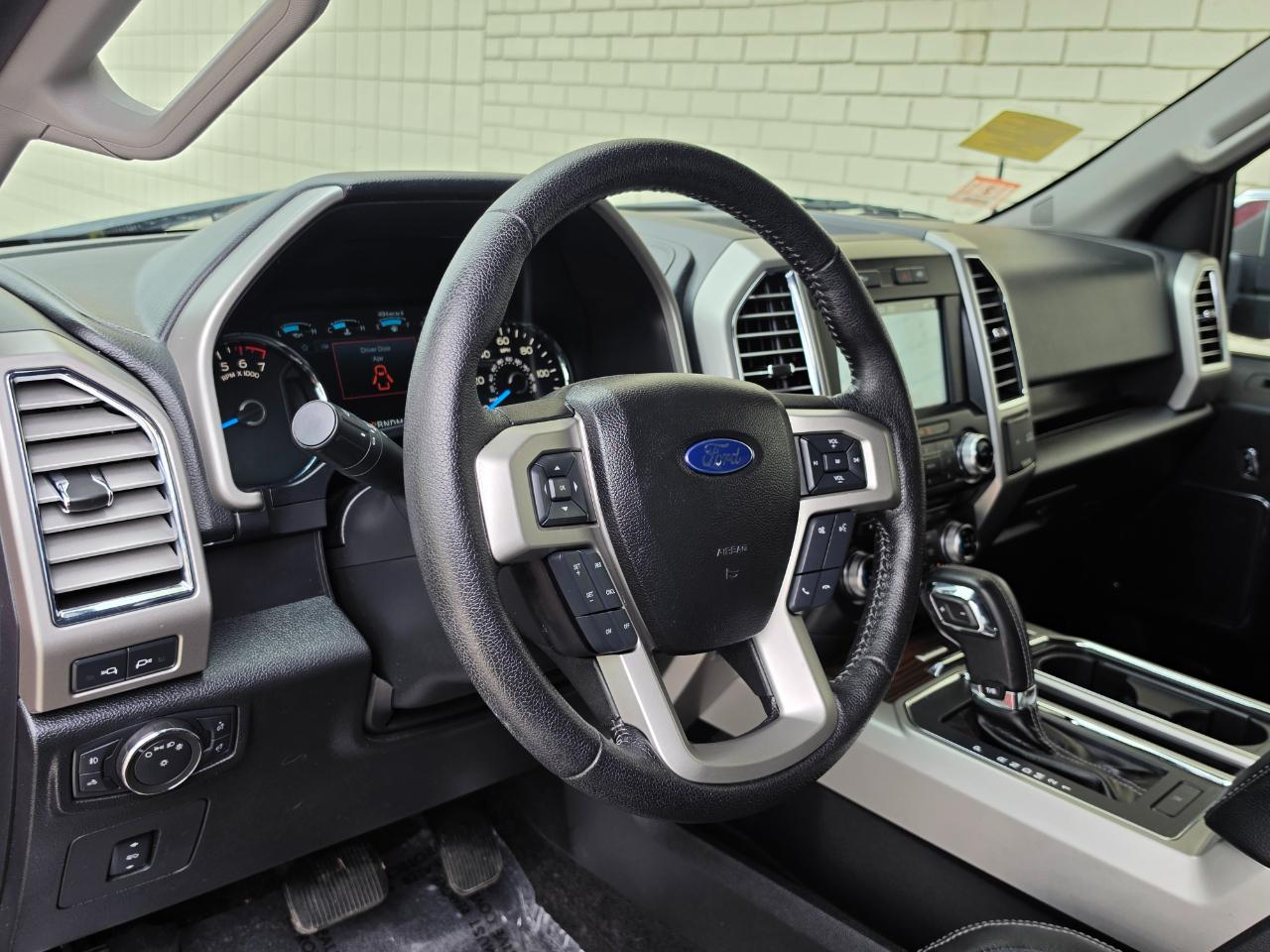 Ford F-150 4WD SuperCab 145" Lariat 2016