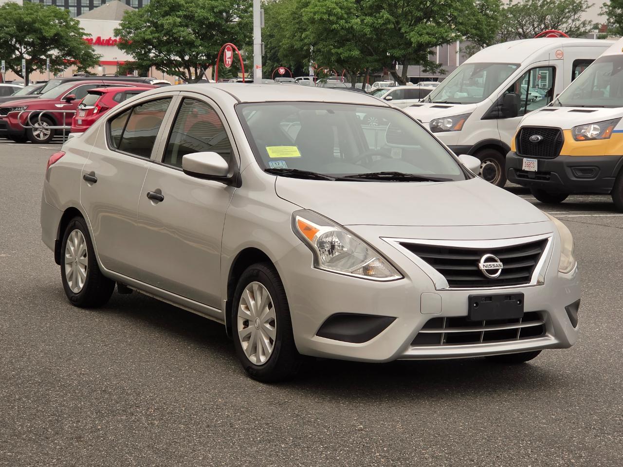 Nissan Versa 4dr Sdn CVT 1.6 S Plus 2016