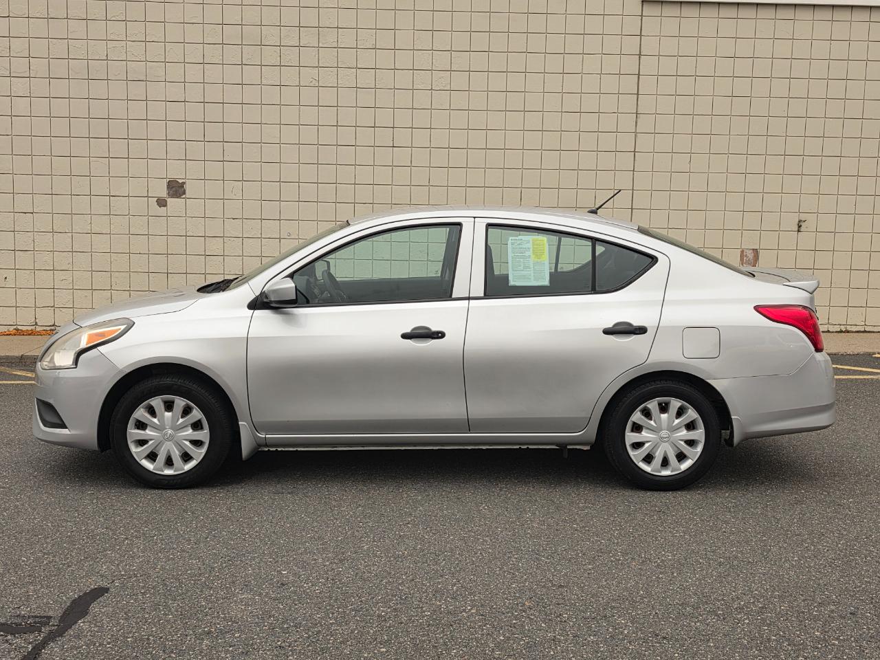 Nissan Versa 4dr Sdn CVT 1.6 S Plus 2016