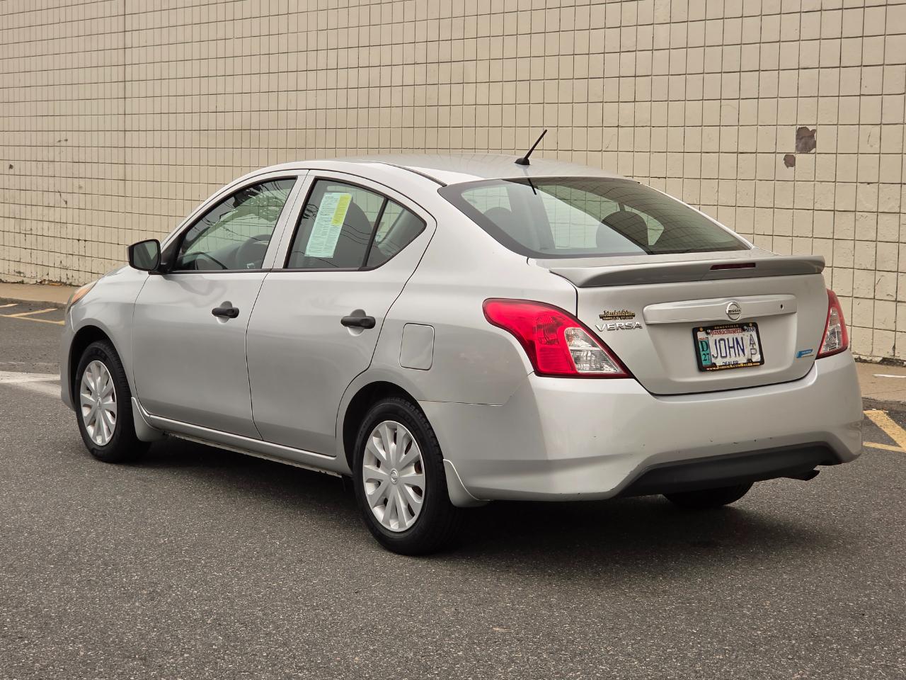 Nissan Versa 4dr Sdn CVT 1.6 S Plus 2016