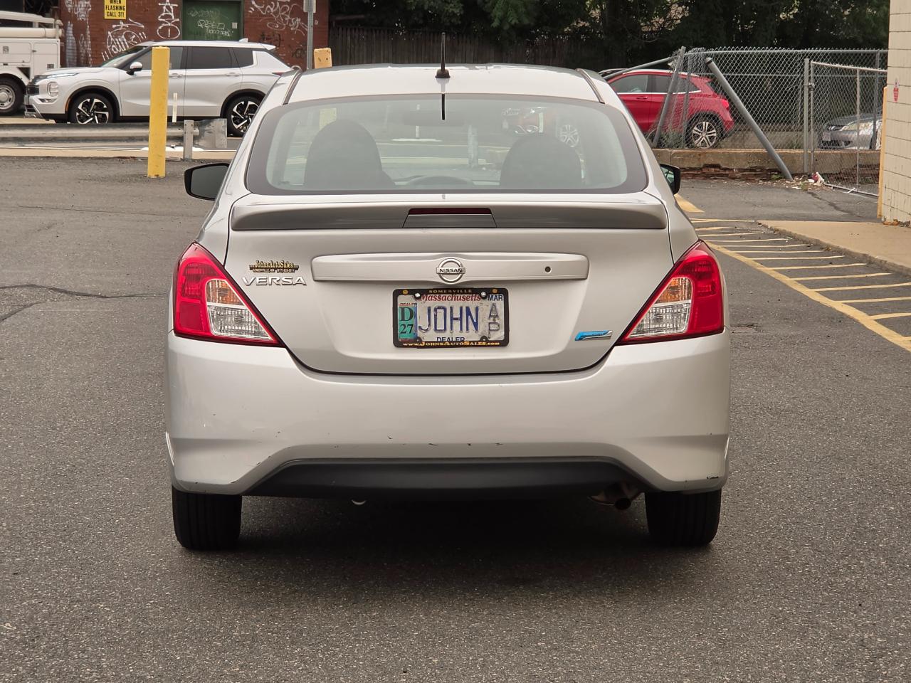 Nissan Versa 4dr Sdn CVT 1.6 S Plus 2016