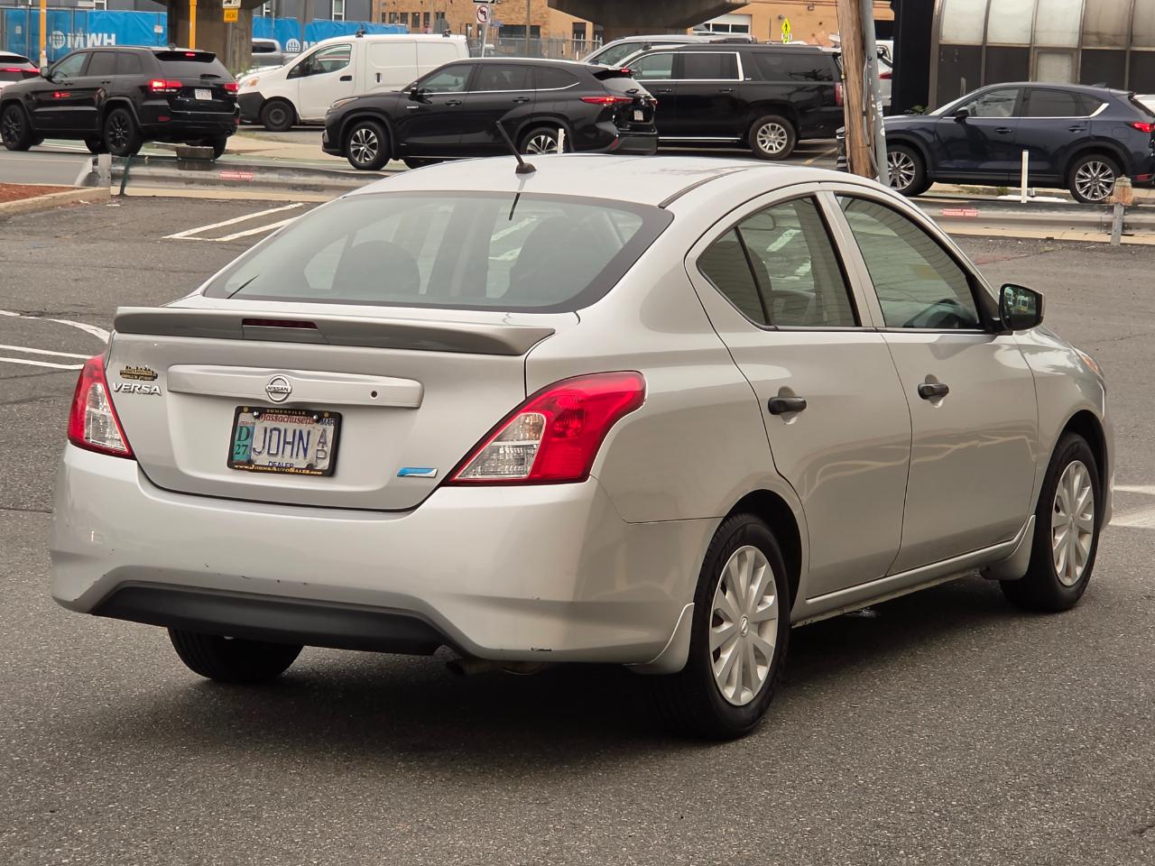 Nissan Versa 4dr Sdn CVT 1.6 S Plus 2016