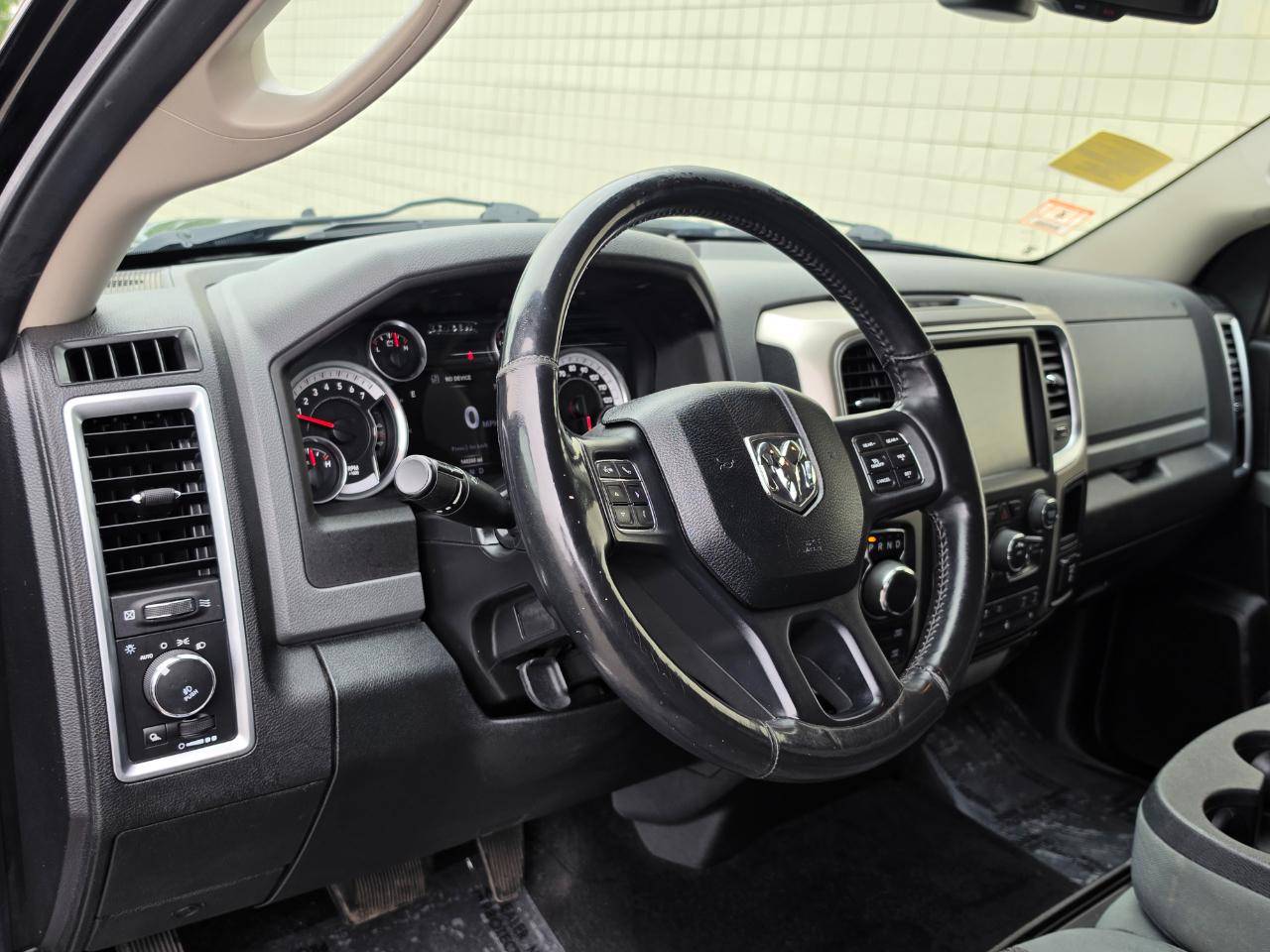 RAM 1500 4WD Crew Cab 140.5" Big Horn 2015
