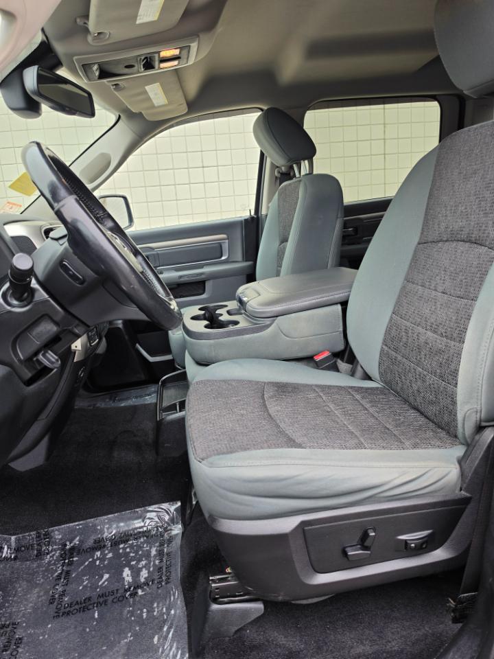 RAM 1500 4WD Crew Cab 140.5" Big Horn 2015