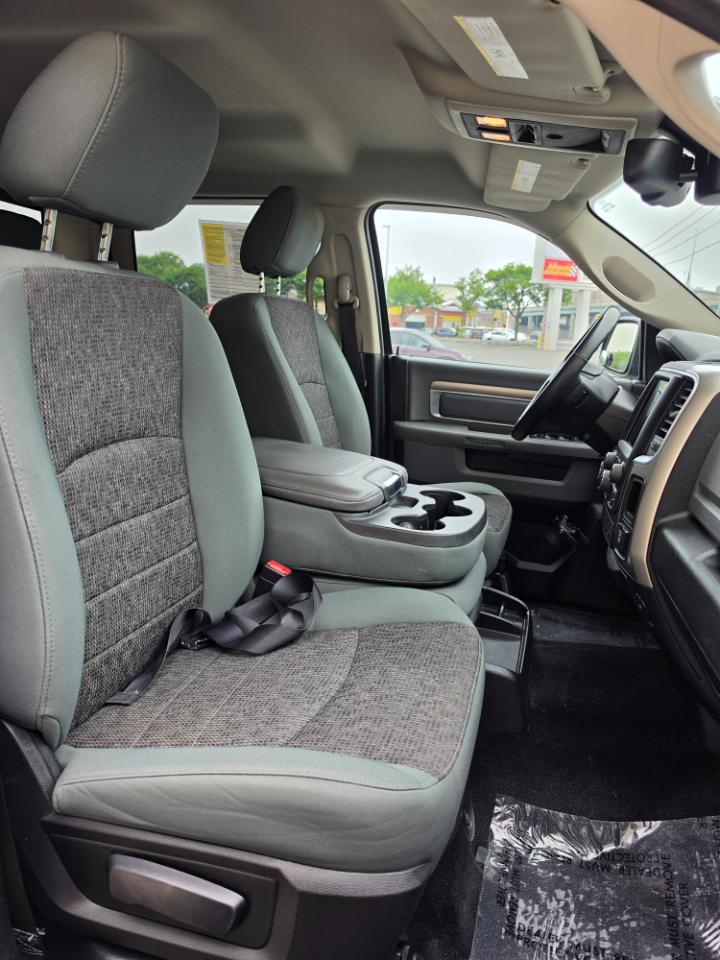 RAM 1500 4WD Crew Cab 140.5" Big Horn 2015