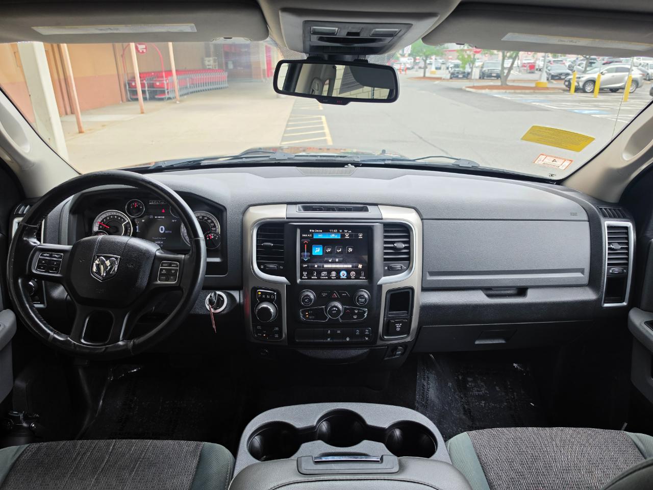 RAM 1500 4WD Crew Cab 140.5" Big Horn 2015