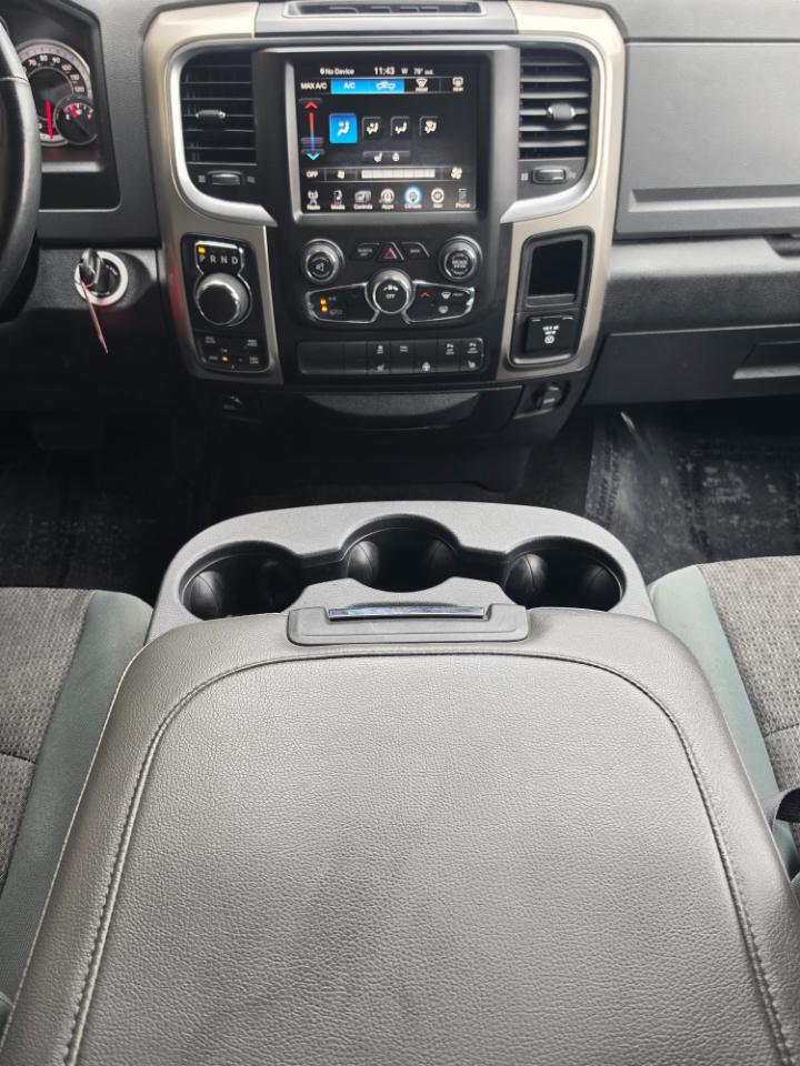 RAM 1500 4WD Crew Cab 140.5" Big Horn 2015