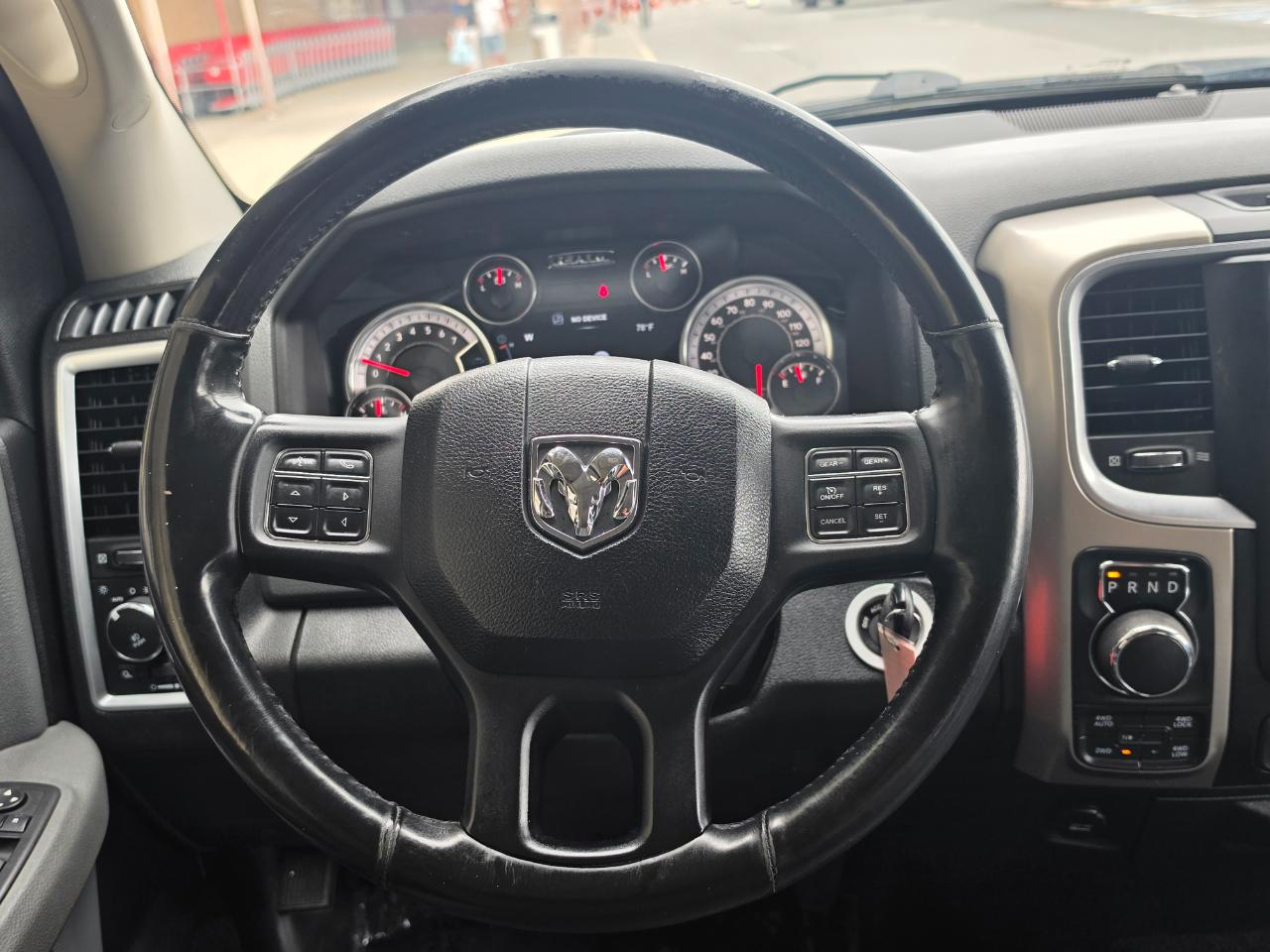 RAM 1500 4WD Crew Cab 140.5" Big Horn 2015