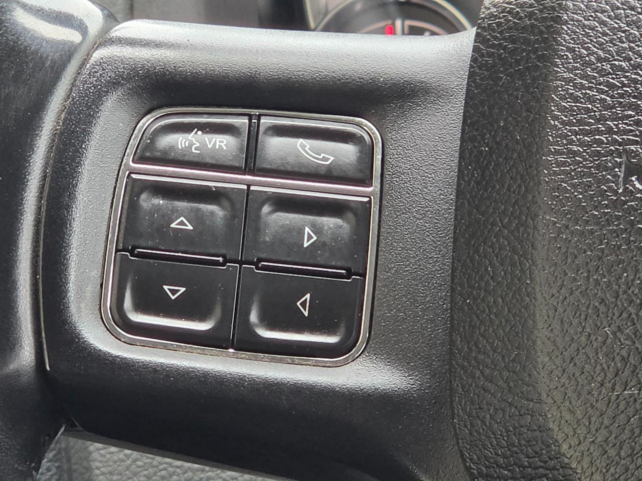 RAM 1500 4WD Crew Cab 140.5" Big Horn 2015