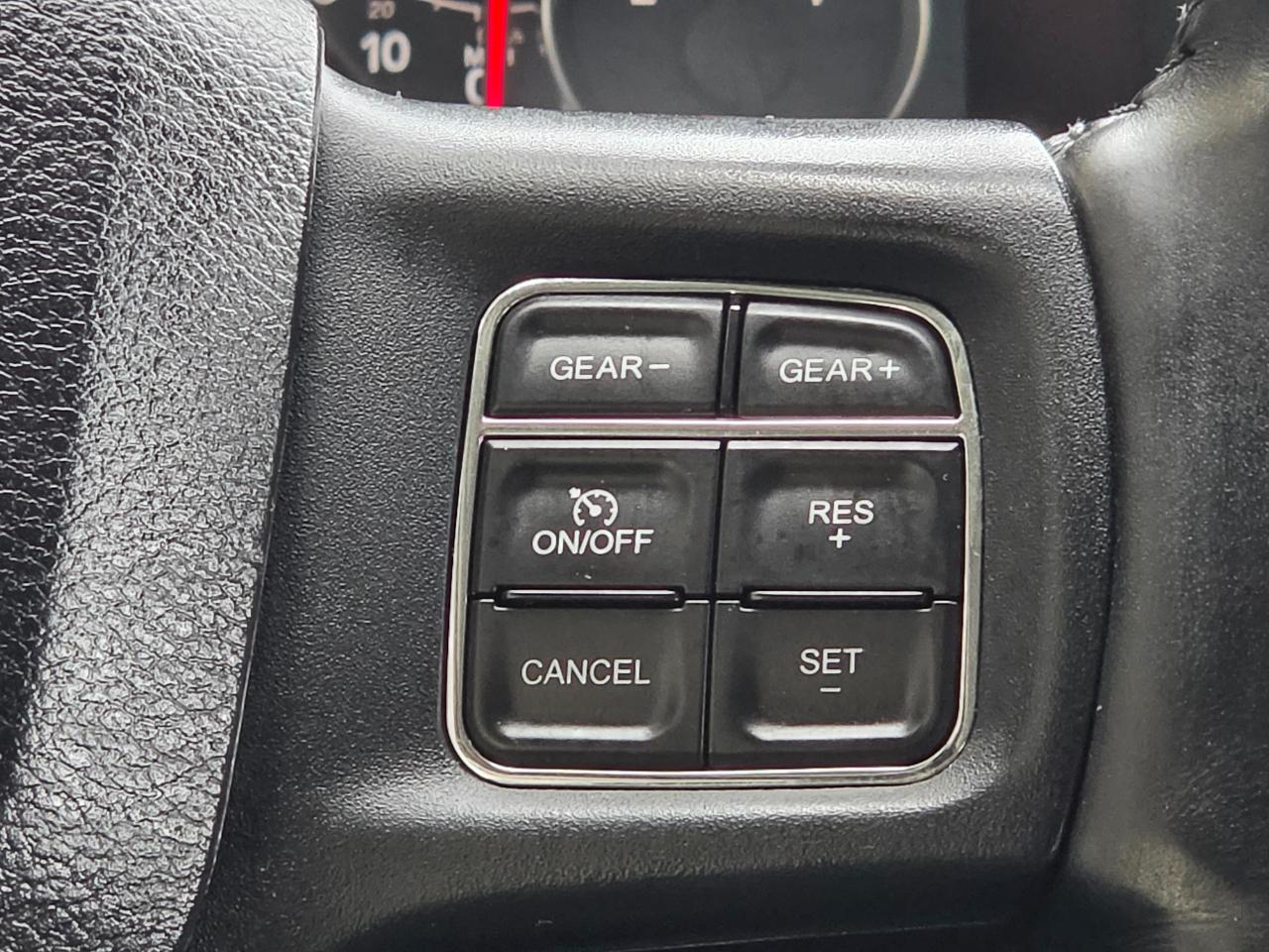 RAM 1500 4WD Crew Cab 140.5" Big Horn 2015