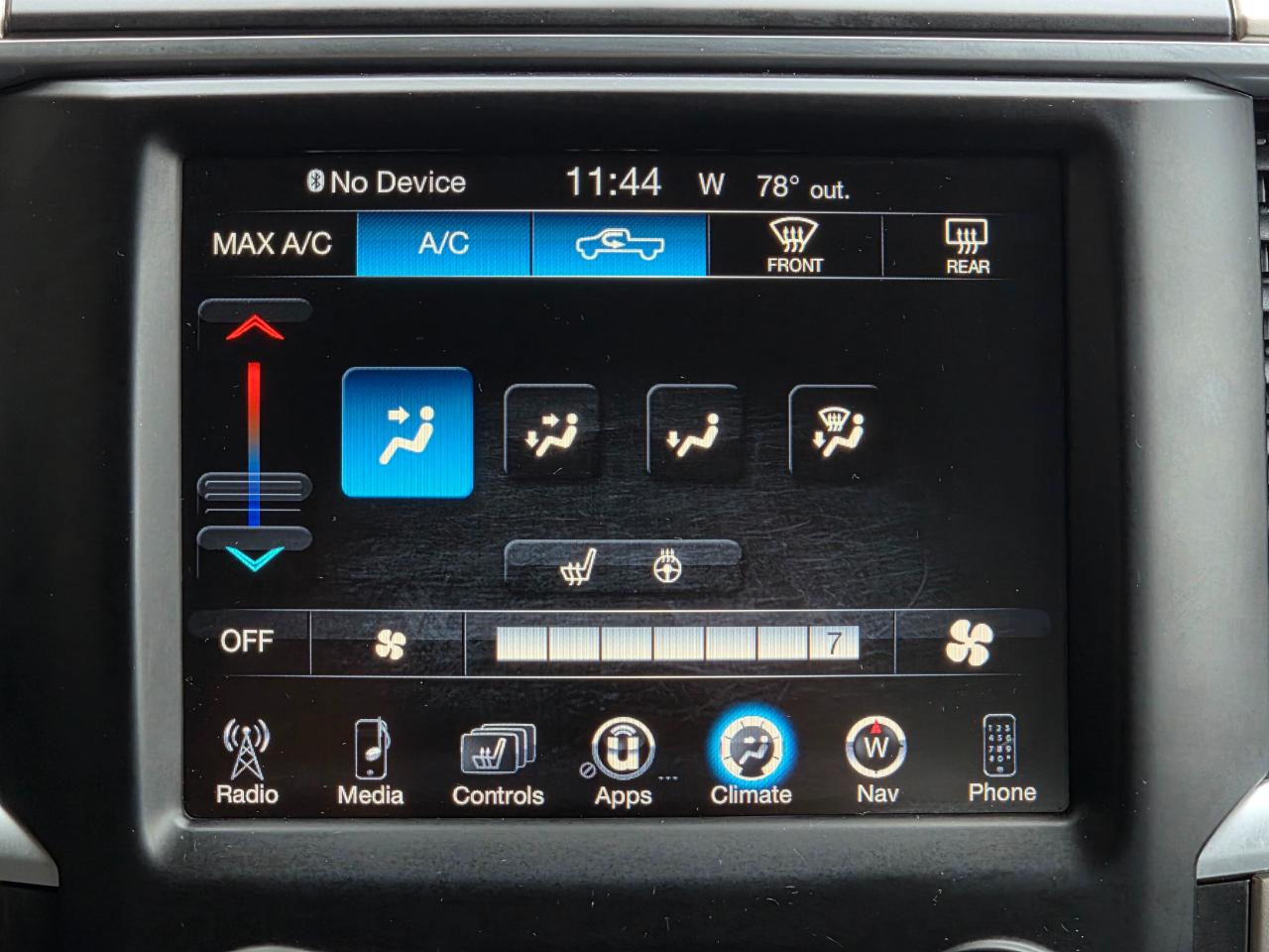 RAM 1500 4WD Crew Cab 140.5" Big Horn 2015