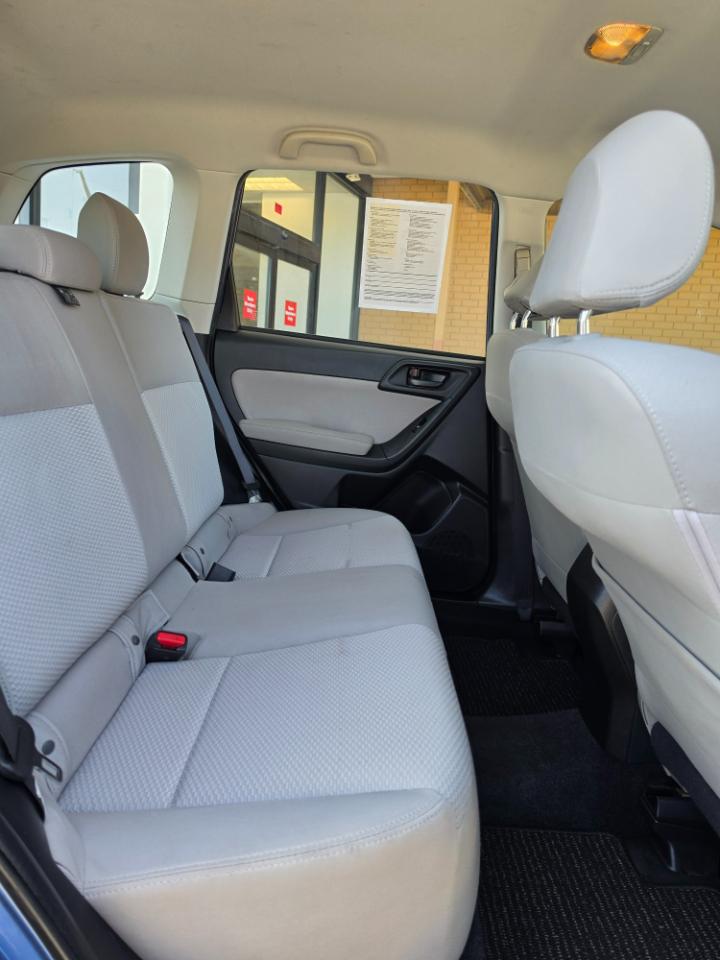 Subaru Forester 4dr CVT 2.5i PZEV 2015
