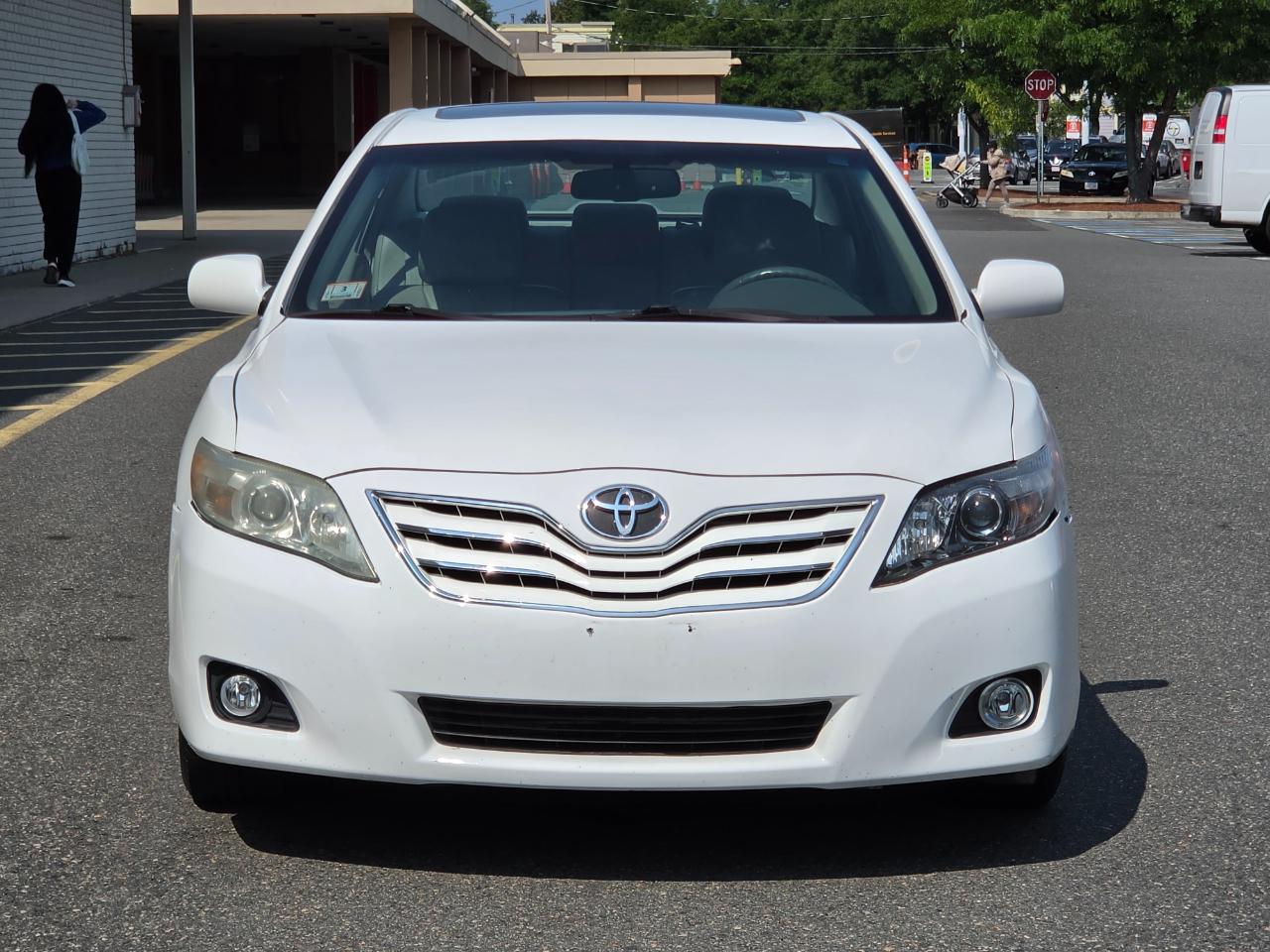 Toyota Camry 4dr Sdn V6 Auto XLE (Natl) 2011
