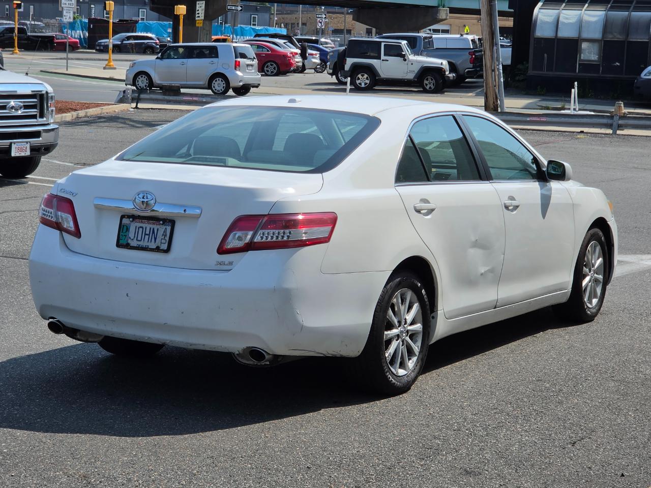 Toyota Camry 4dr Sdn V6 Auto XLE (Natl) 2011