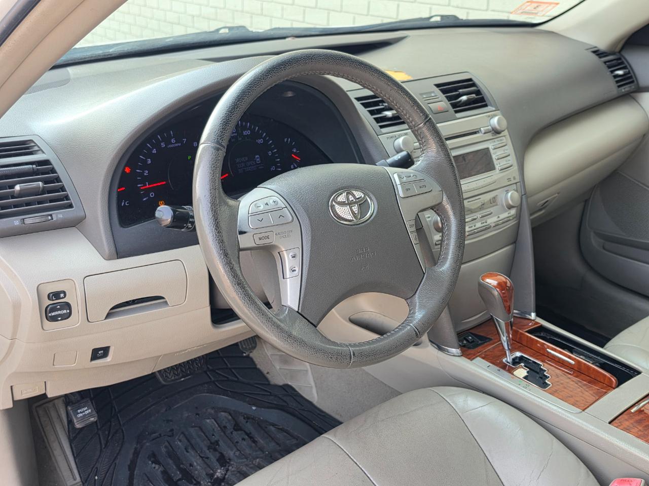 Toyota Camry 4dr Sdn V6 Auto XLE (Natl) 2011
