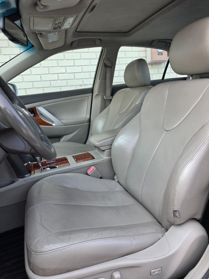 Toyota Camry 4dr Sdn V6 Auto XLE (Natl) 2011