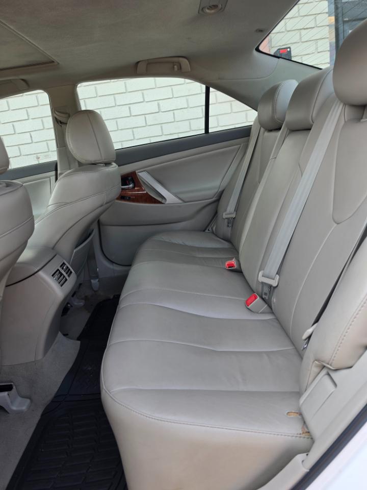 Toyota Camry 4dr Sdn V6 Auto XLE (Natl) 2011